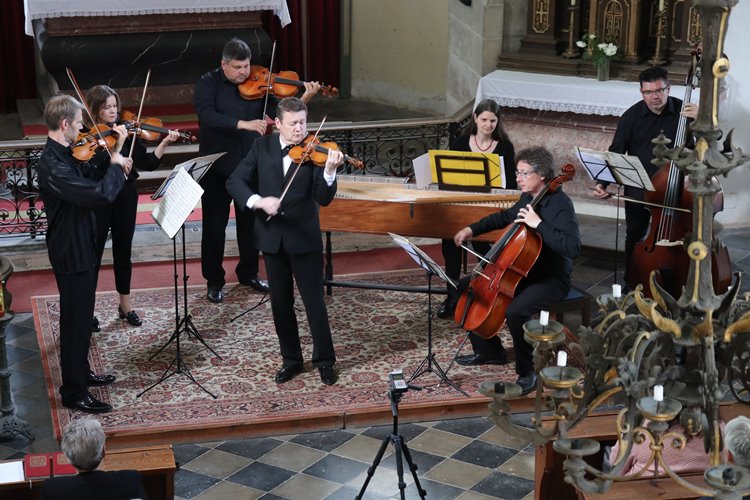 Koncert Ivana Ženatého a členů Sukova komorního orchestru za podpory obce Cítov